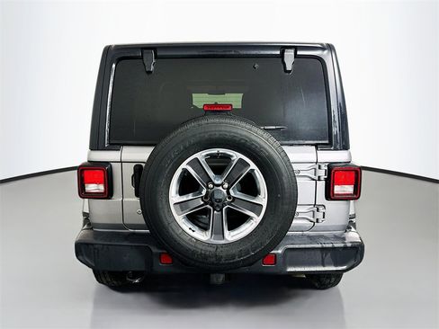 Used 2019 Jeep Wrangler Unlimited Sahara image 6