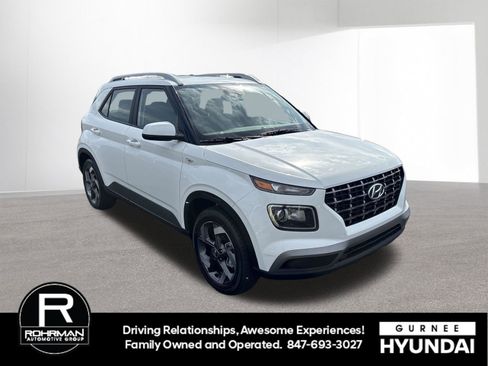 New 2026 Hyundai Venue SEL FWD image 2