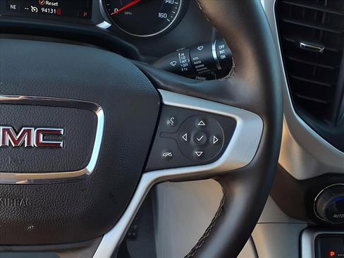 Used 2023 GMC Acadia SLT w/ Preferred Package image 6