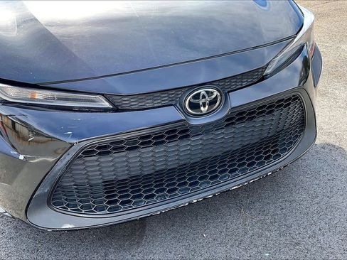 Used 2021 Toyota Corolla LE image 27
