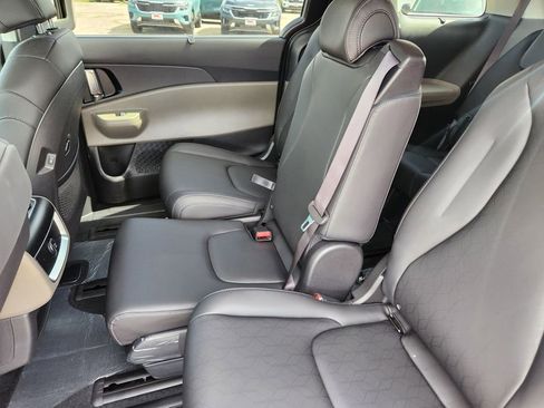 New 2026 Kia Carnival EX image 11