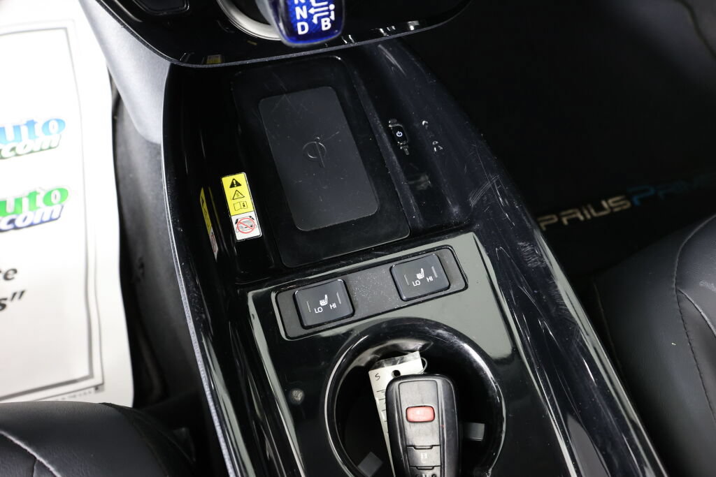 Used 2021 Toyota Prius Prime XLE w/ Carpet Mat Package (TMS) FWD image 39
