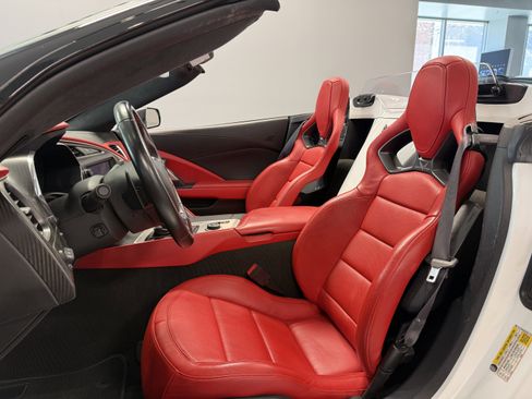 Used 2016 Chevrolet Corvette Z06 w/ 3LZ Preferred Equipment Group image 16