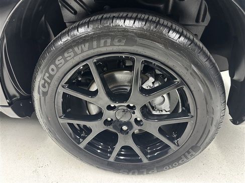 Used 2017 Dodge Journey SXT w/ Blacktop Package image 18