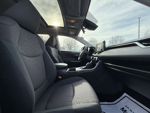 Used 2020 Toyota RAV4 XLE image 36