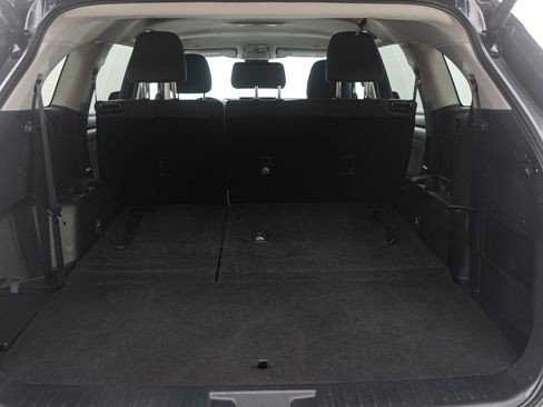 Used 2024 Toyota Highlander LE image 9