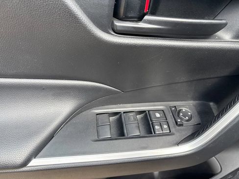 Used 2025 Toyota RAV4 LE AWD/4WD image 13