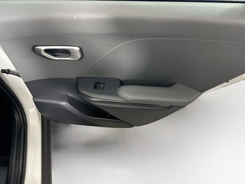 Used 2025 Kia K4 LXS image 28