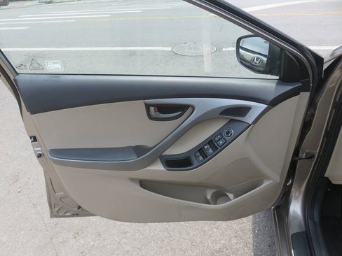 Used 2016 Hyundai Elantra SE FWD image 22