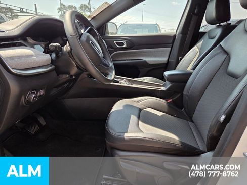 Used 2025 Jeep Compass Latitude AWD/4WD image 6