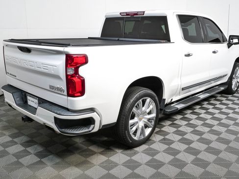 Used 2023 Chevrolet Silverado 1500 High Country w/ High Country Premium Package AWD/4WD image 3