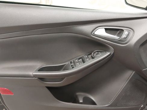 Used 2018 Ford Focus SE FWD image 24