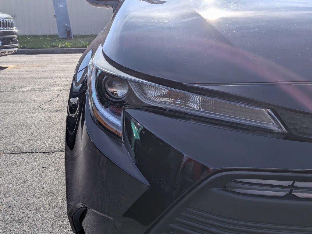 Used 2025 Toyota Corolla LE FWD image 8