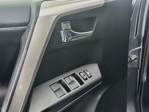 Used 2018 Toyota RAV4 XLE AWD/4WD image 15