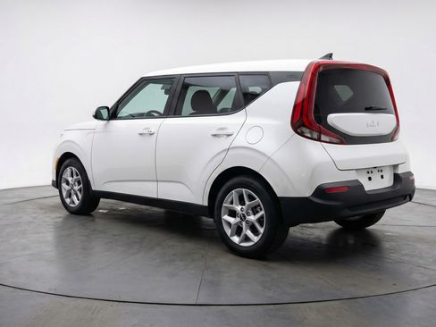 Used 2025 Kia Soul LX w/ LX Technology Package image 6