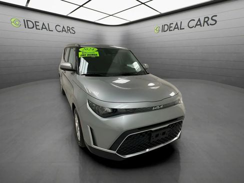 Used 2024 Kia Soul LX w/ Option Group 015 FWD image 3
