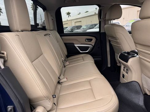 Used 2016 Nissan Titan SL image 21