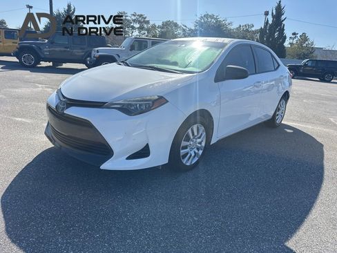 Used 2019 Toyota Corolla LE image 1