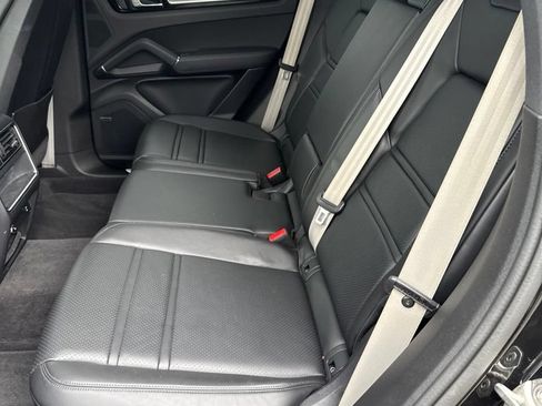 Certified 2023 Porsche Cayenne Platinum Edition AWD/4WD image 11