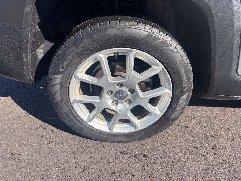 Used 2020 Jeep Renegade Latitude w/ Popular Equipment Group AWD/4WD image 14