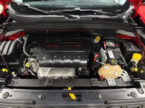 Used 2017 Jeep Renegade Trailhawk w/ Premium Trailhawk Package image 40