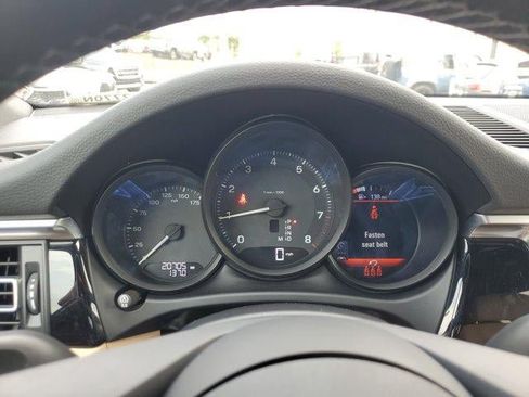 Used 2023 Porsche Macan AWD/4WD image 23
