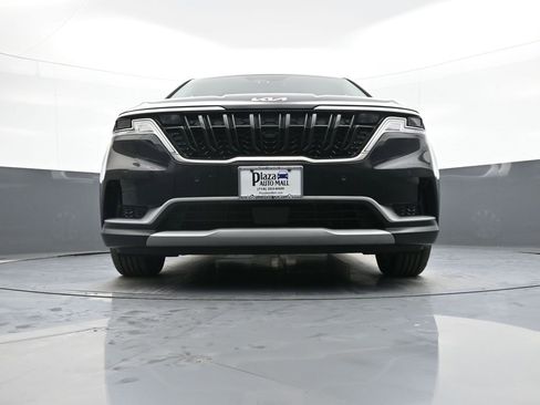 Used 2023 Kia Carnival EX image 27