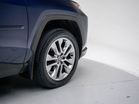 Used 2021 Toyota RAV4 XLE Premium AWD/4WD image 8