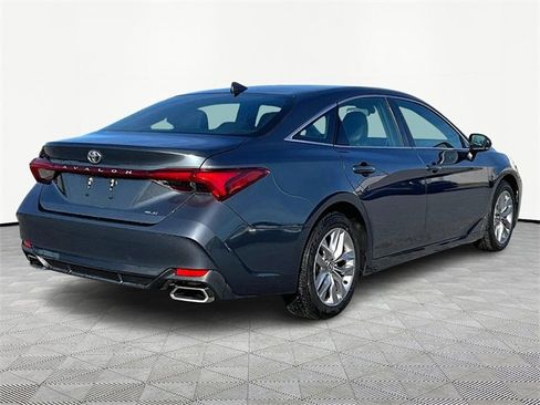 Used 2022 Toyota Avalon XLE image 6