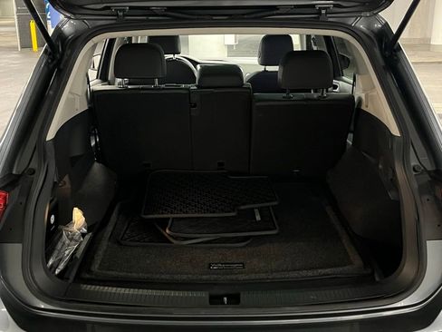 Used 2020 Volkswagen Tiguan SE w/ Panoramic Sunroof Package image 37
