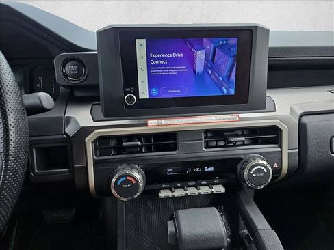 Used 2025 Toyota Tacoma SR5 AWD/4WD image 15