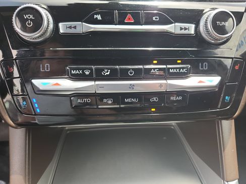 Used 2021 Ford Explorer King Ranch w/ Premium Technology Package RWD image 17
