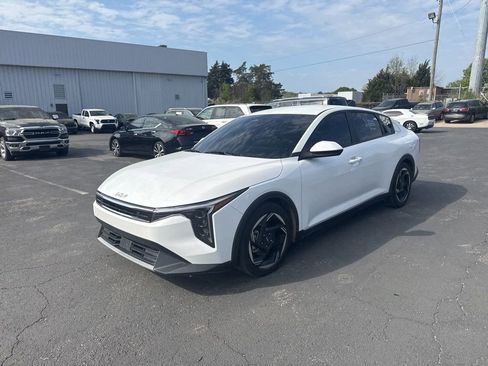 Used 2025 Kia K4 EX image 16