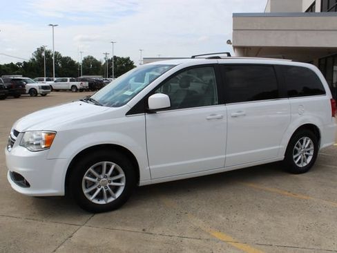 Used 2019 Dodge Grand Caravan SXT FWD image 2