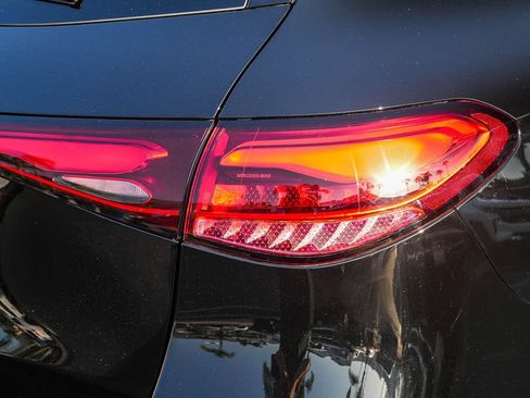 Used 2025 Mercedes-Benz GLC 300 image 7