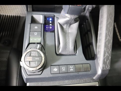 Used 2025 Toyota Tacoma TRD Off-Road w/ TRD Off Road Premium Package AWD/4WD image 31