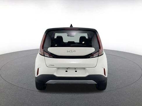 Used 2025 Kia Soul LX w/ LX Technology Package FWD image 8
