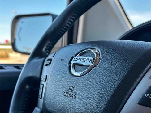 Used 2014 Nissan Titan SL image 28