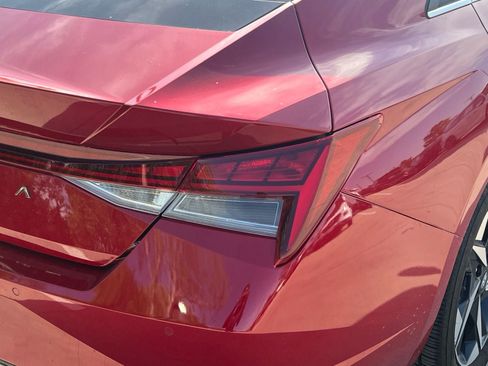 Used 2023 Hyundai Elantra Limited w/ Preferred Accessory Package FWD image 14