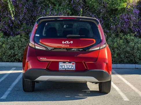 Used 2023 Kia Soul LX w/ LX Technology Package image 5