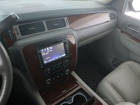 Used 2012 Chevrolet Avalanche LTZ AWD/4WD image 24