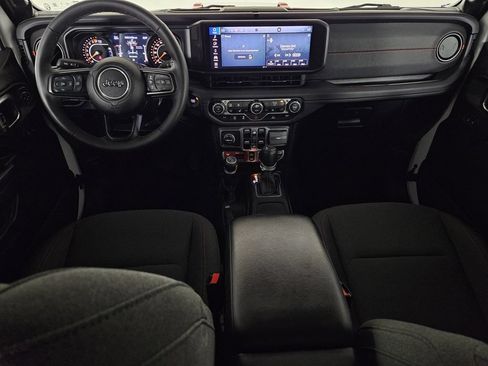 Used 2025 Jeep Gladiator Rubicon w/ Convenience Group AWD/4WD image 8