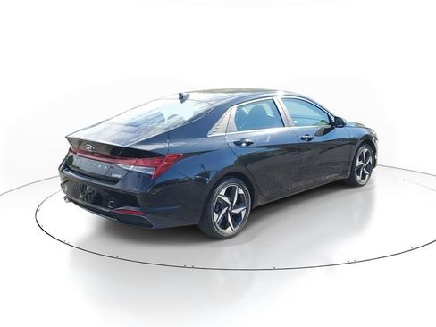 Used 2023 Hyundai Elantra Limited FWD image 3