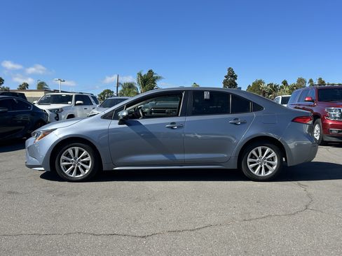 Used 2024 Toyota Corolla LE w/ LE Convenience Package FWD image 2