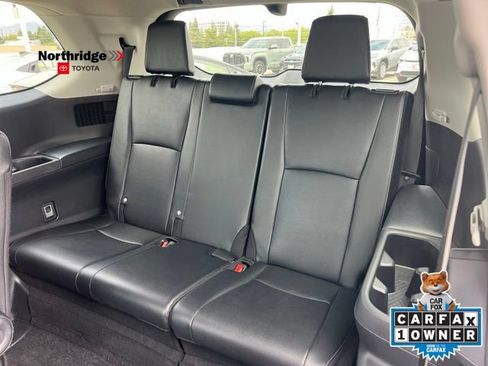 Used 2024 Toyota Grand Highlander AWD image 17