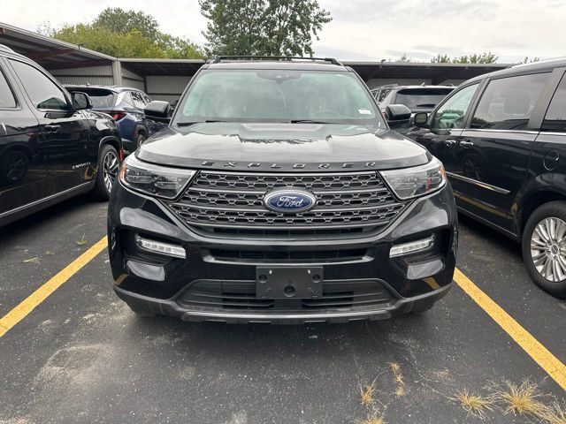 Used 2023 Ford Explorer XLT w/ XLT Sport Appearance Package AWD/4WD image 18