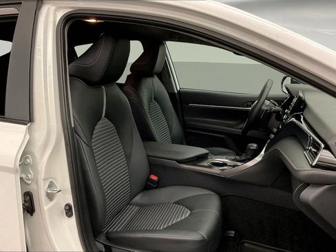 Used 2024 Toyota Camry SE image 9