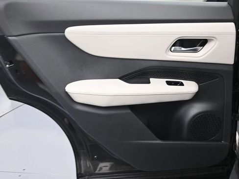 Used 2023 Nissan Ariya FWD image 16