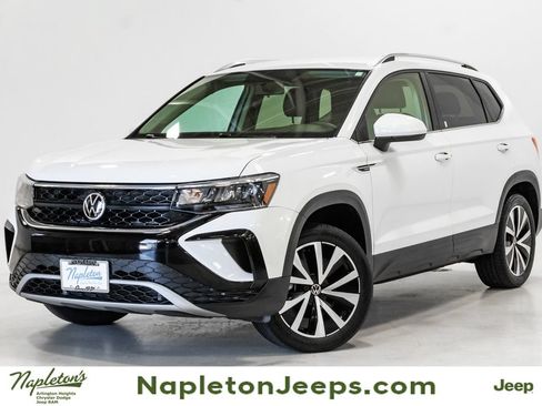 Used 2022 Volkswagen Taos SE AWD/4WD image 1