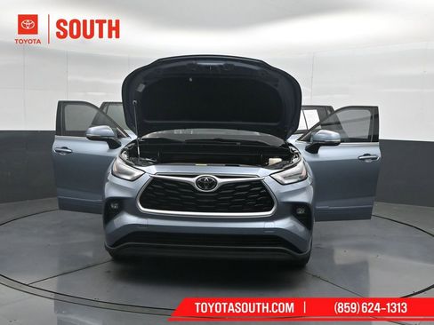 Used 2022 Toyota Highlander XLE AWD/4WD image 63